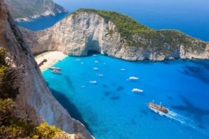 Read more about the article 17 Best Places to Visit in Greece