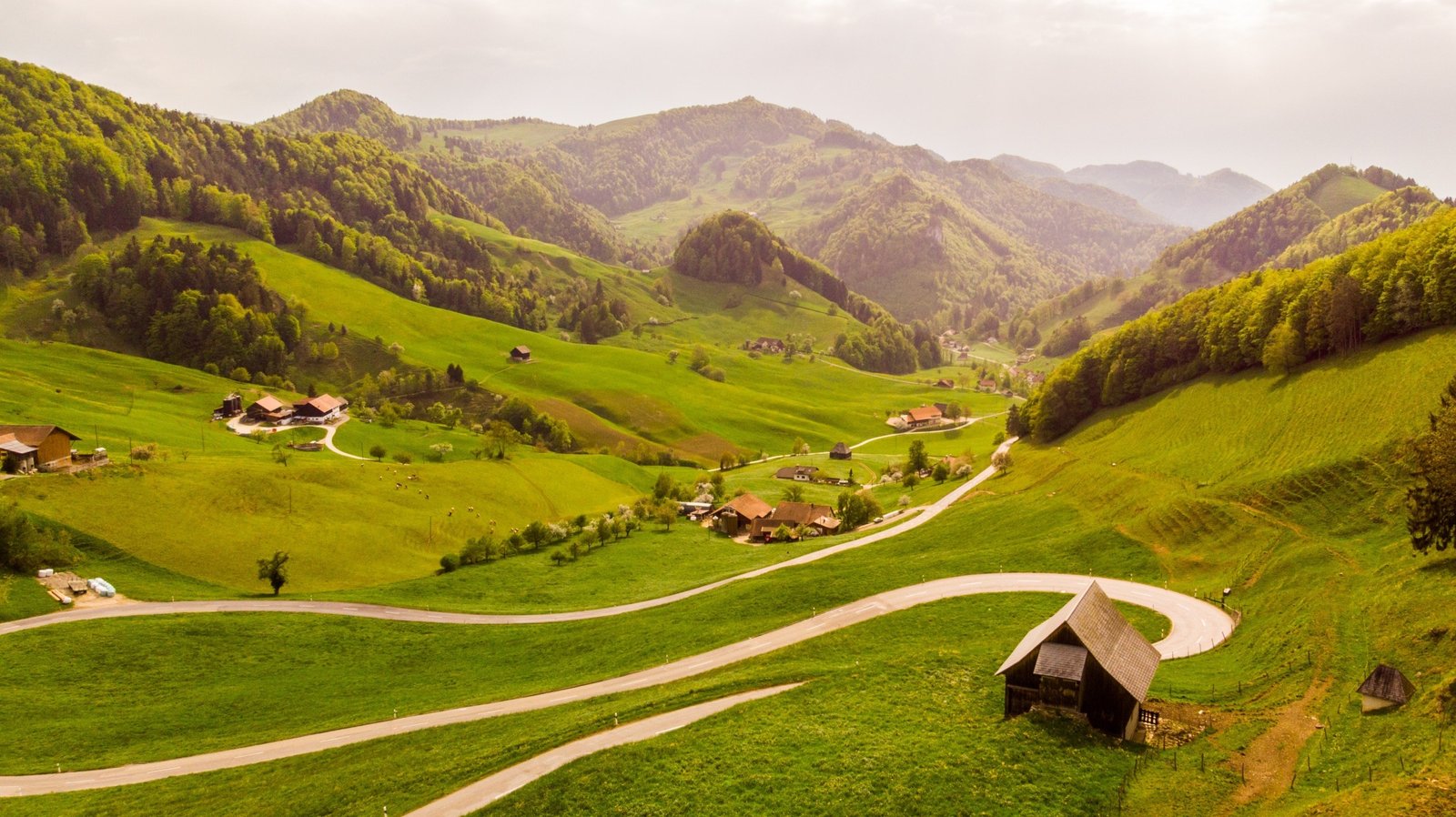 Read more about the article Unveiling the Enchanting Beauty of Switzerland: Top Places to Visit